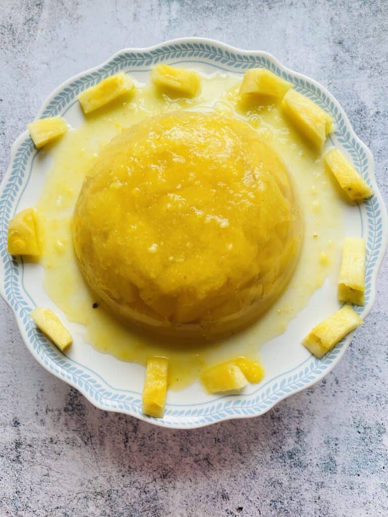Pineapple jelly with puree