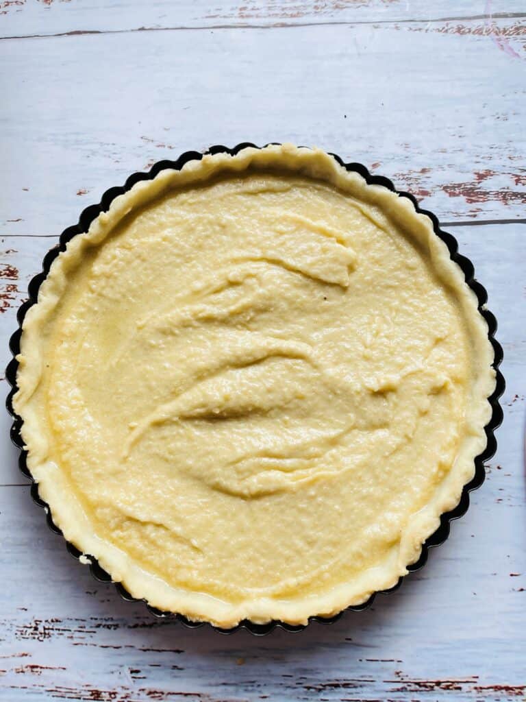 Shortcrust pastry with almond filling