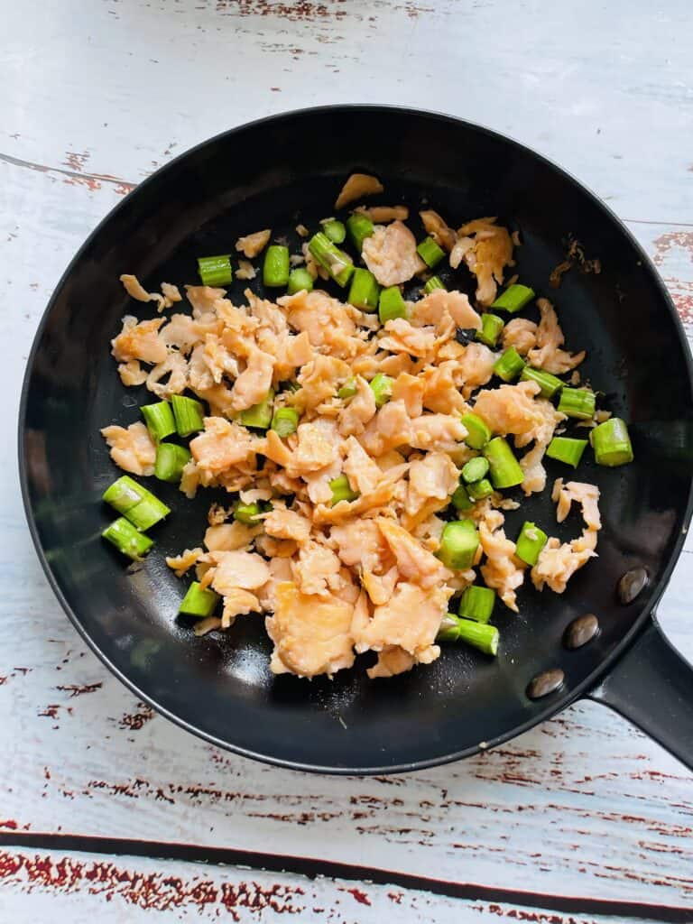 Smoked salmon and asparagus in skillet